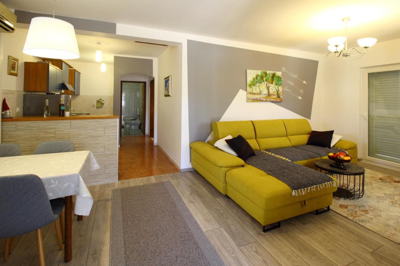 Apartment Marita Čilipi エクステリア 写真